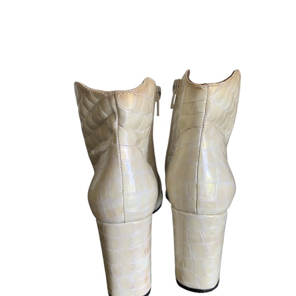 Hispanitas Cream Croc-Embossed Leather Ankle Boots. EU 37 (US 6.5) - Picture 4 of 9
